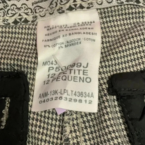 Lee - Picture 7 of 8